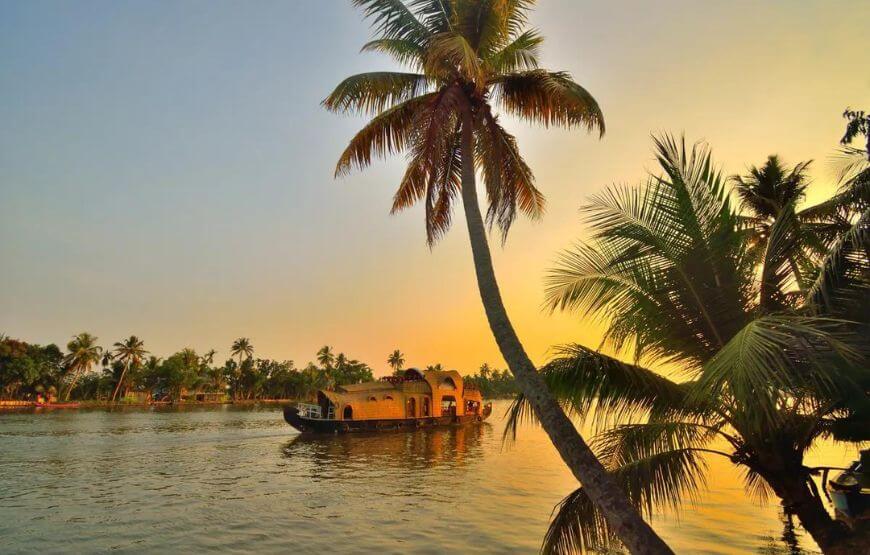 PARADISE FOR HONEYMOONERS – KERALA(5N/6D)